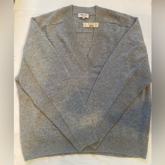Madewell v neck Cashmere Sweater long sleeve medium light heather grey brand new - Picture 2 of 4